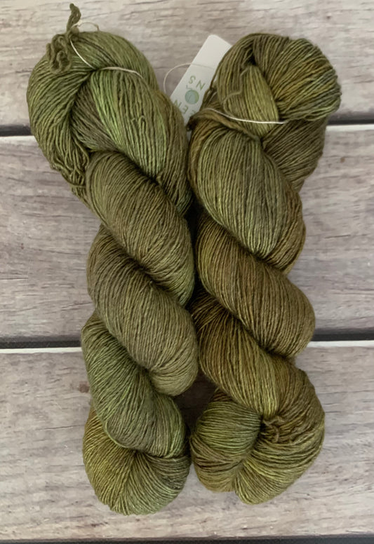 Banksia on Merino and Silk 4 ply single - Osmanthus