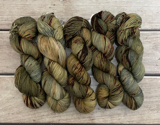 Old Stone Wall ooak - 4 ply sock yarn in merino and nylon - Darjeeling 4