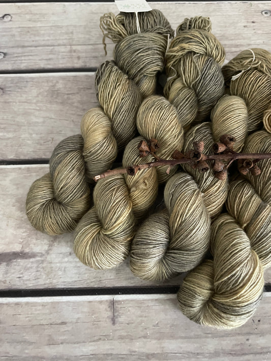 Old Gold - 4 ply silk/merino singles yarn - Osmanthus