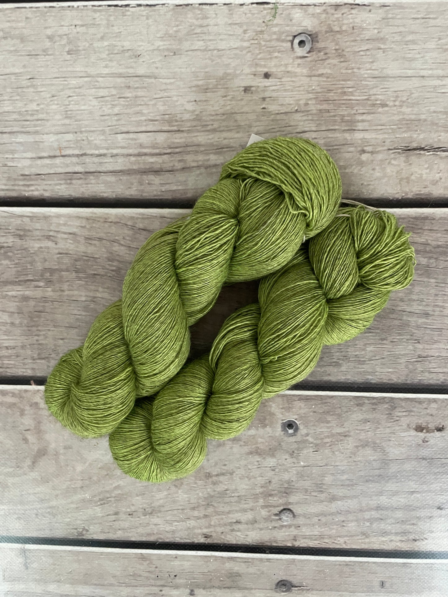 Lichen - 2 ply singles, Merino, silk, yak - Cassis l