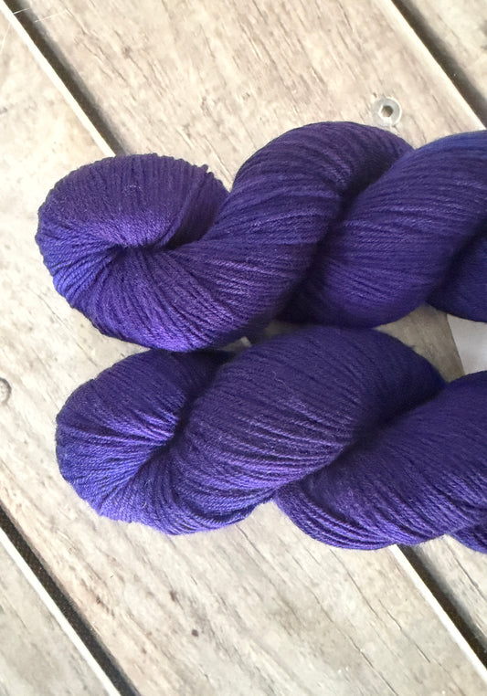 Raven's Velvet - 4 ply sock yarn in merino and nylon - Darjeeling 4