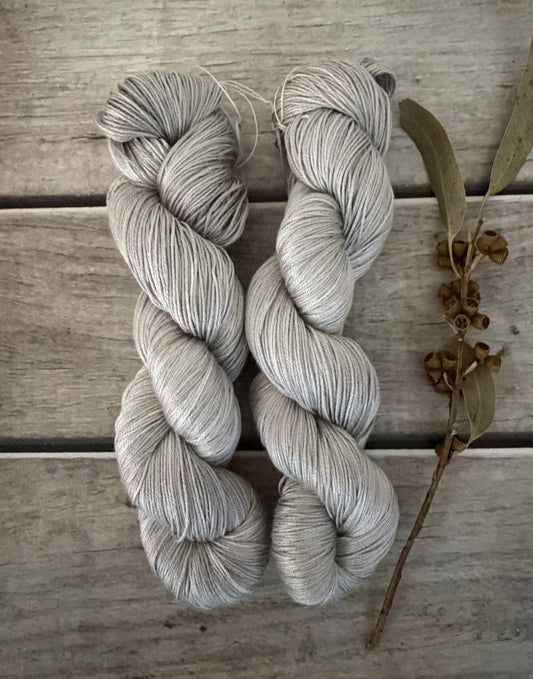 Oysters - 4 ply in Mulberry silk - Pekoe f