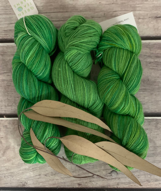 Lime Twist ooak - sock yarn in merino and nylon - Darjeeling