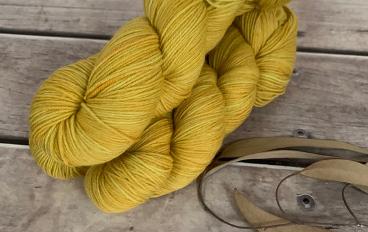Golden Light ooak - 4 ply sock yarn in merino and nylon - Darjeeling