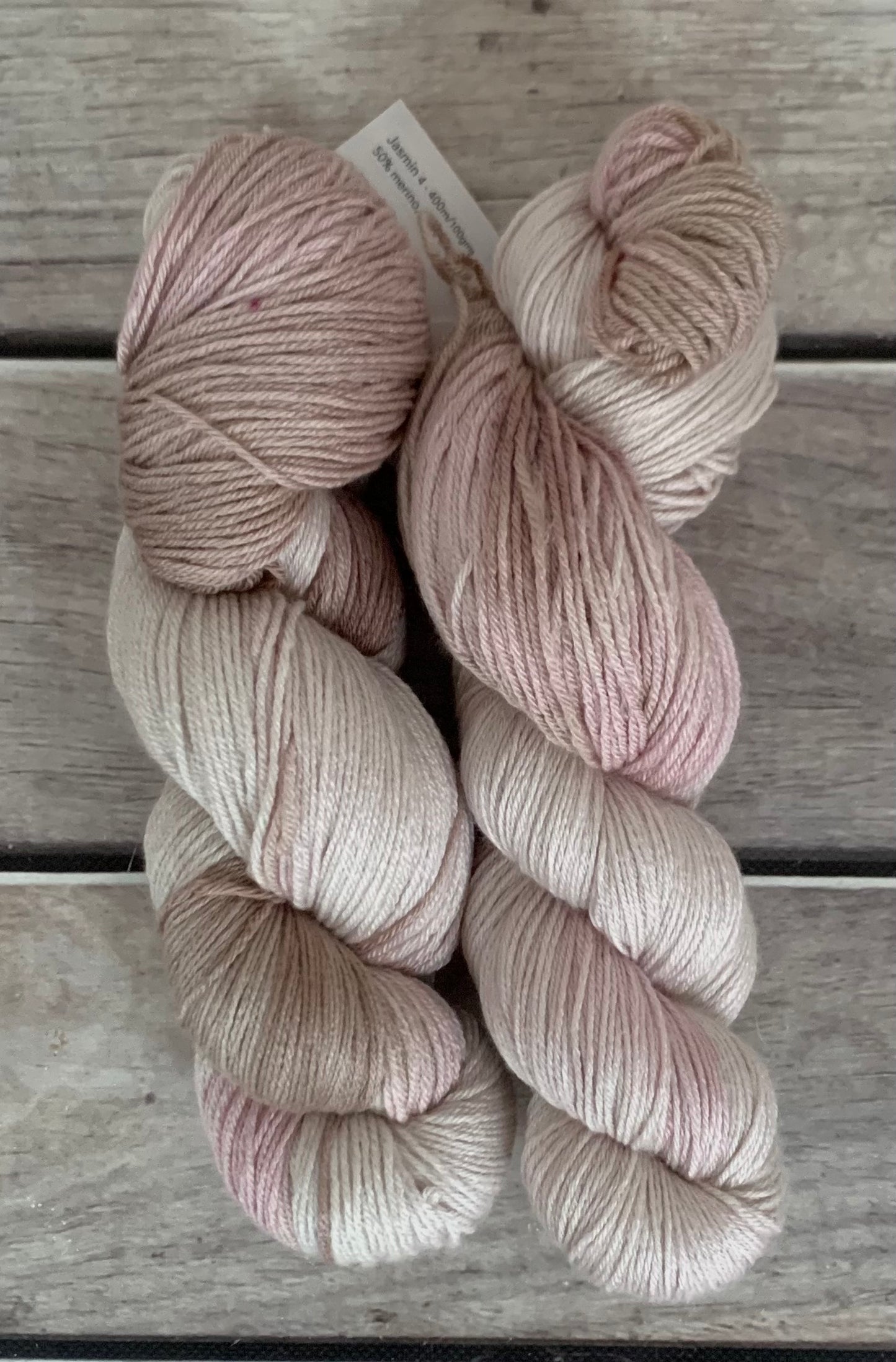 Silvereye - Belly - 4ply/fingering - silk and merino - Jasmin 4