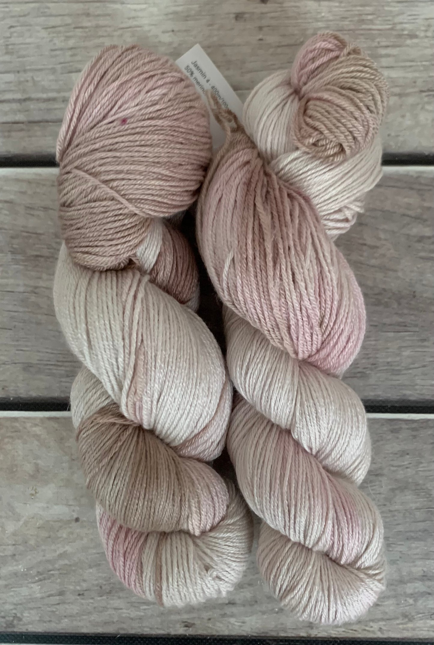 Silvereye - Belly - 4ply/fingering - silk and merino - Jasmin 4