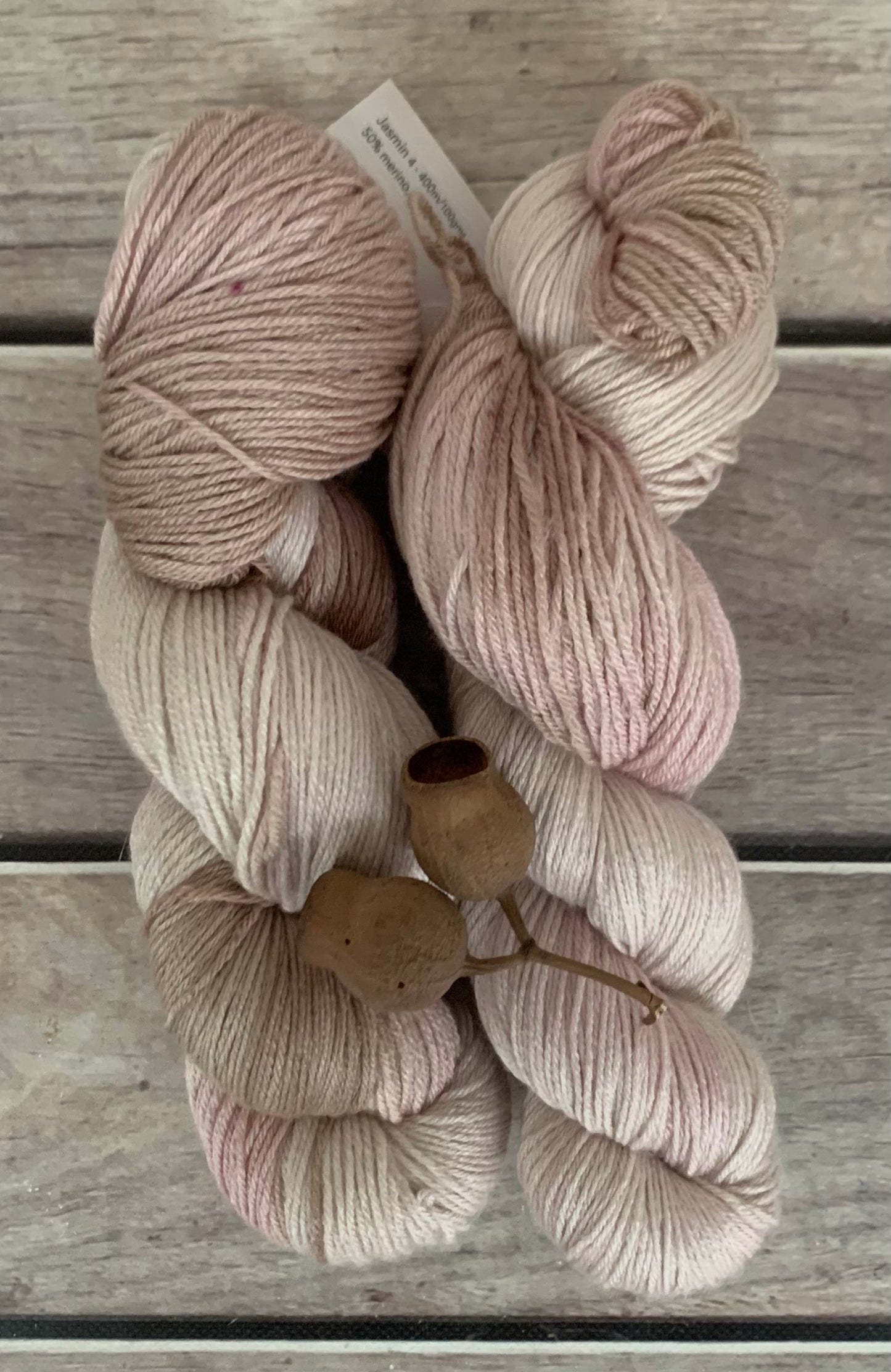 Silvereye - Belly - 4ply/fingering - silk and merino - Jasmin 4