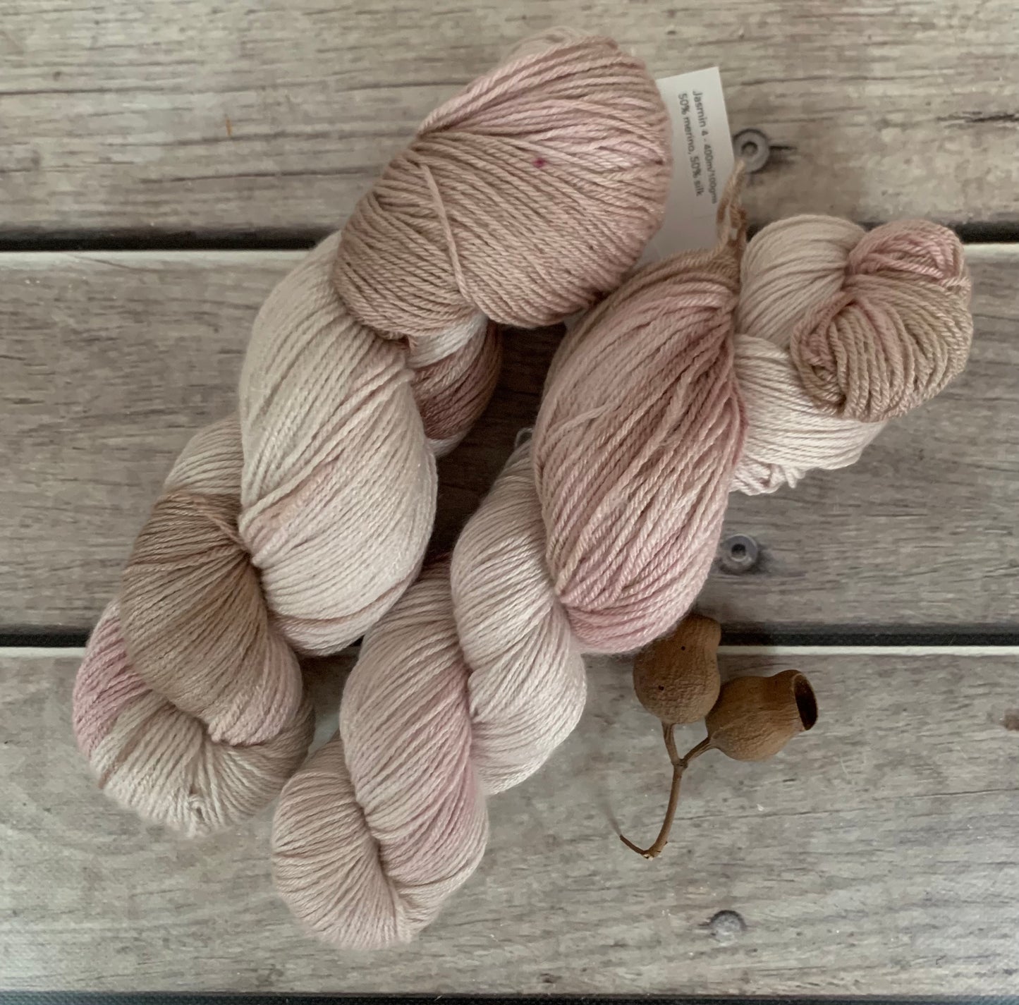 Silvereye - Belly - 4ply/fingering - silk and merino - Jasmin 4