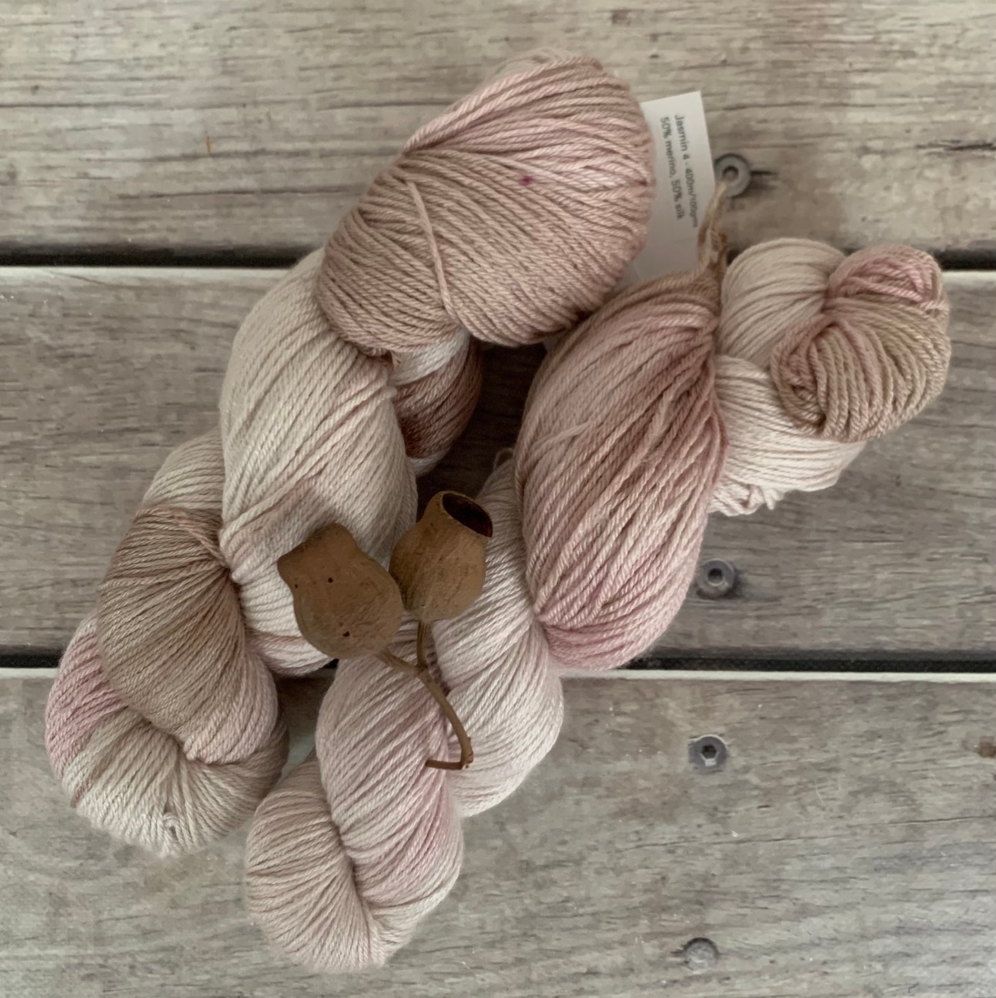 Silvereye - Belly - 4ply/fingering - silk and merino - Jasmin 4