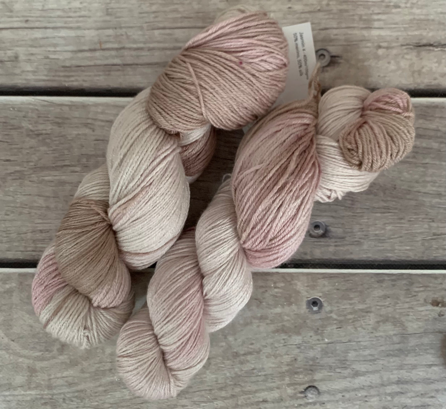 Silvereye - Belly - 4ply/fingering - silk and merino - Jasmin 4