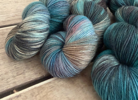 Urban Rain ooak - 4 ply sock yarn in merino and nylon - Darjeeling 4