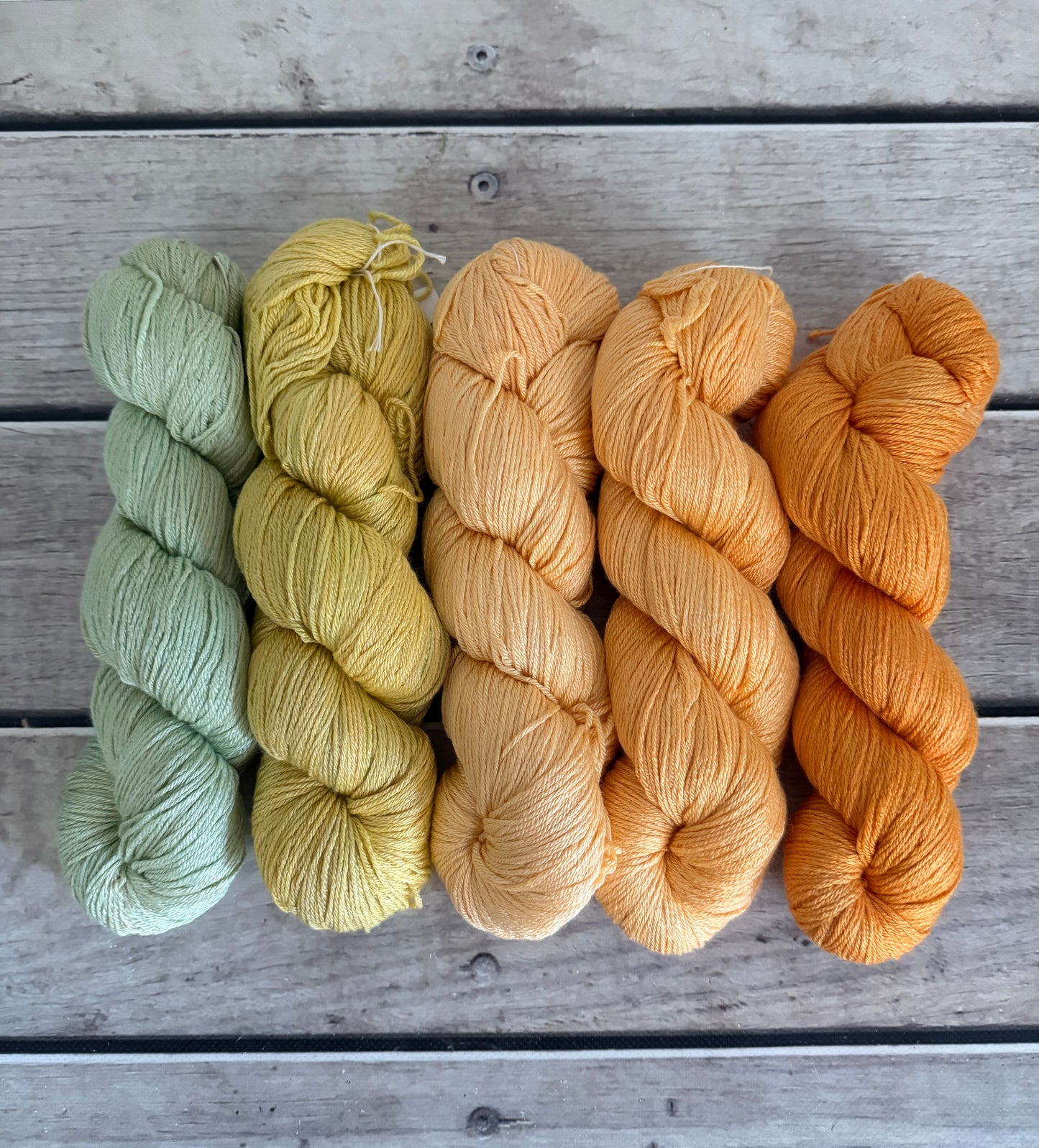 The Phoenix fade - Jasmine merino/silk yarn - 4 ply