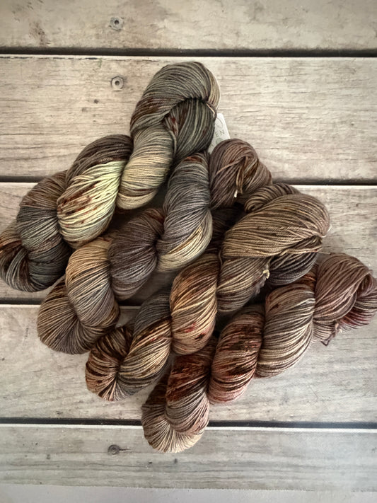 Old Stone Wall ooak - 4 ply sock yarn in merino and nylon - Darjeeling 4