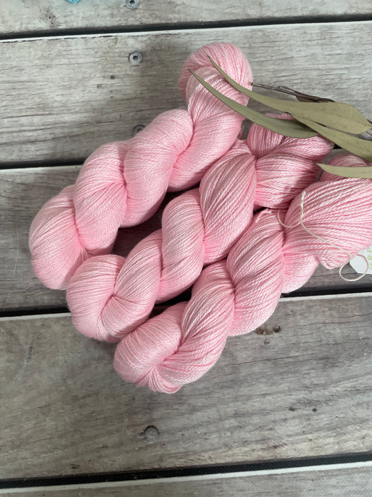 China Doll - 4 ply in silk and merino yarn - White Cloud