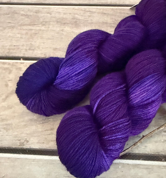 Raven's Velvet - 4ply/fingering - silk/ merino yarn - Jasmine 4