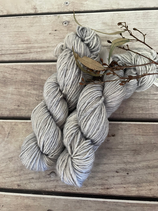 Silvercloud / 10 ply merino/silk singles - Peach