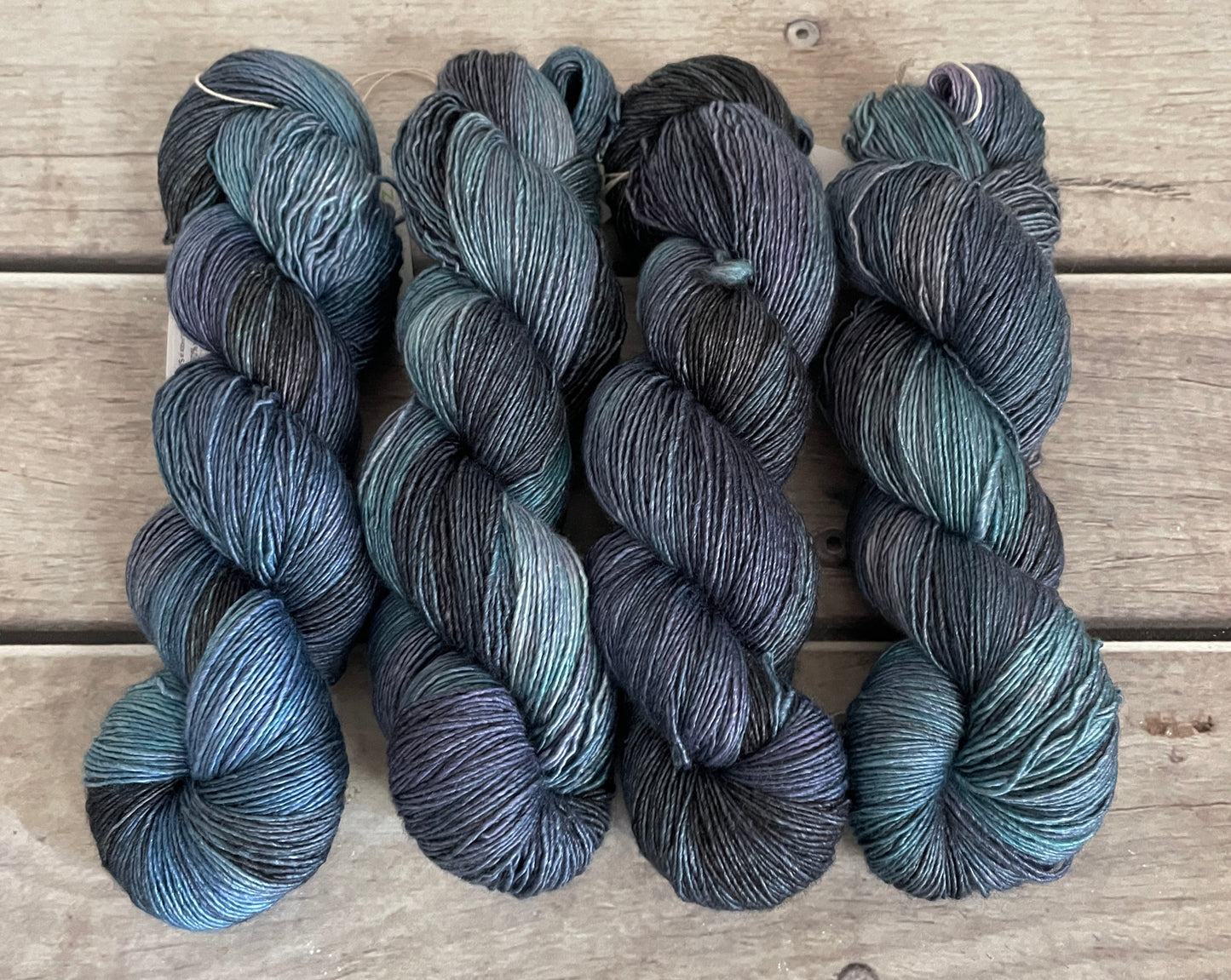 Tides on Merino and Silk 4 ply single - Osmanthus