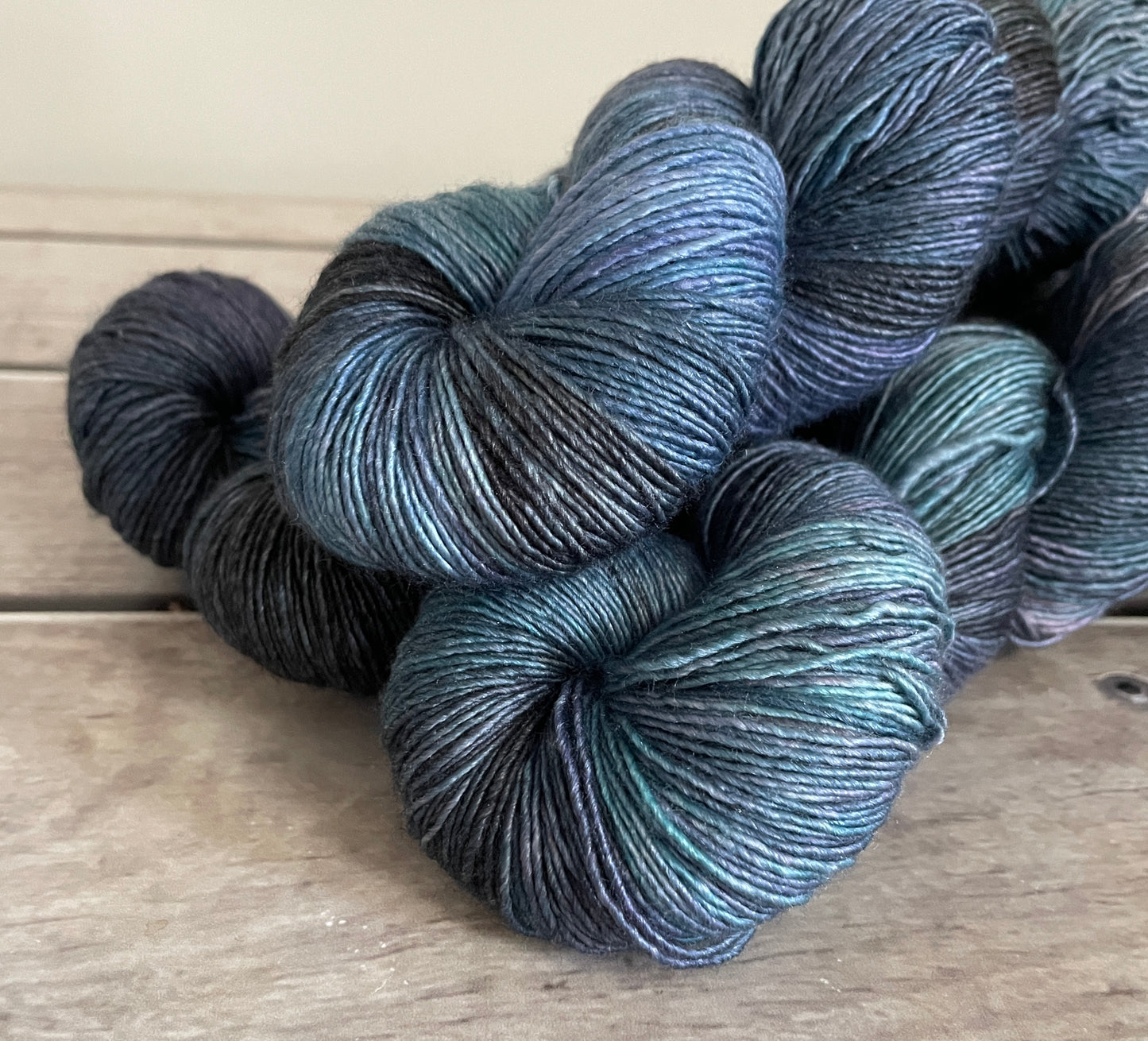 Tides on Merino and Silk 4 ply single - Osmanthus