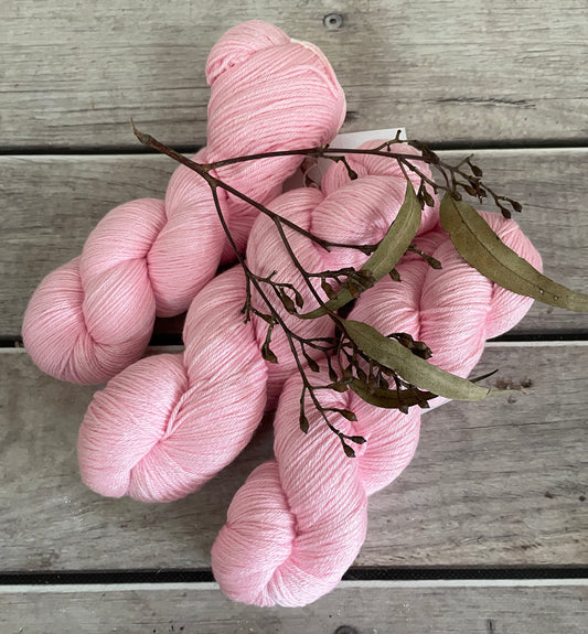 China Doll - 4ply/fingering - silk and merino yarn - Jasmin 4