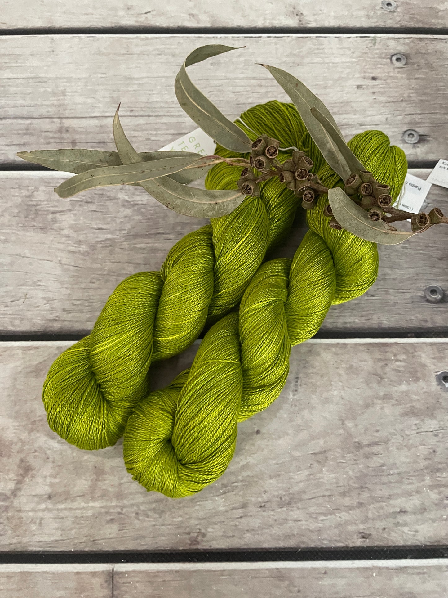Radio Green - 3 ply pure silk yarn - Ginseng hl