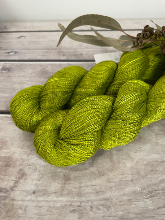 Radio Green - 3 ply pure silk yarn - Ginseng hl