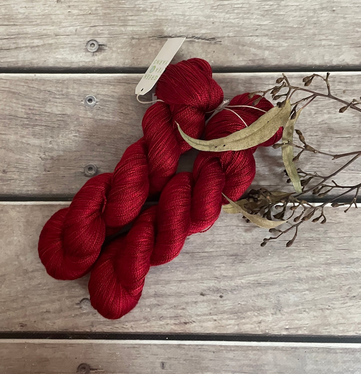 Dark Lacquer red - 3 ply in Mulberry silk - Ginseng hl