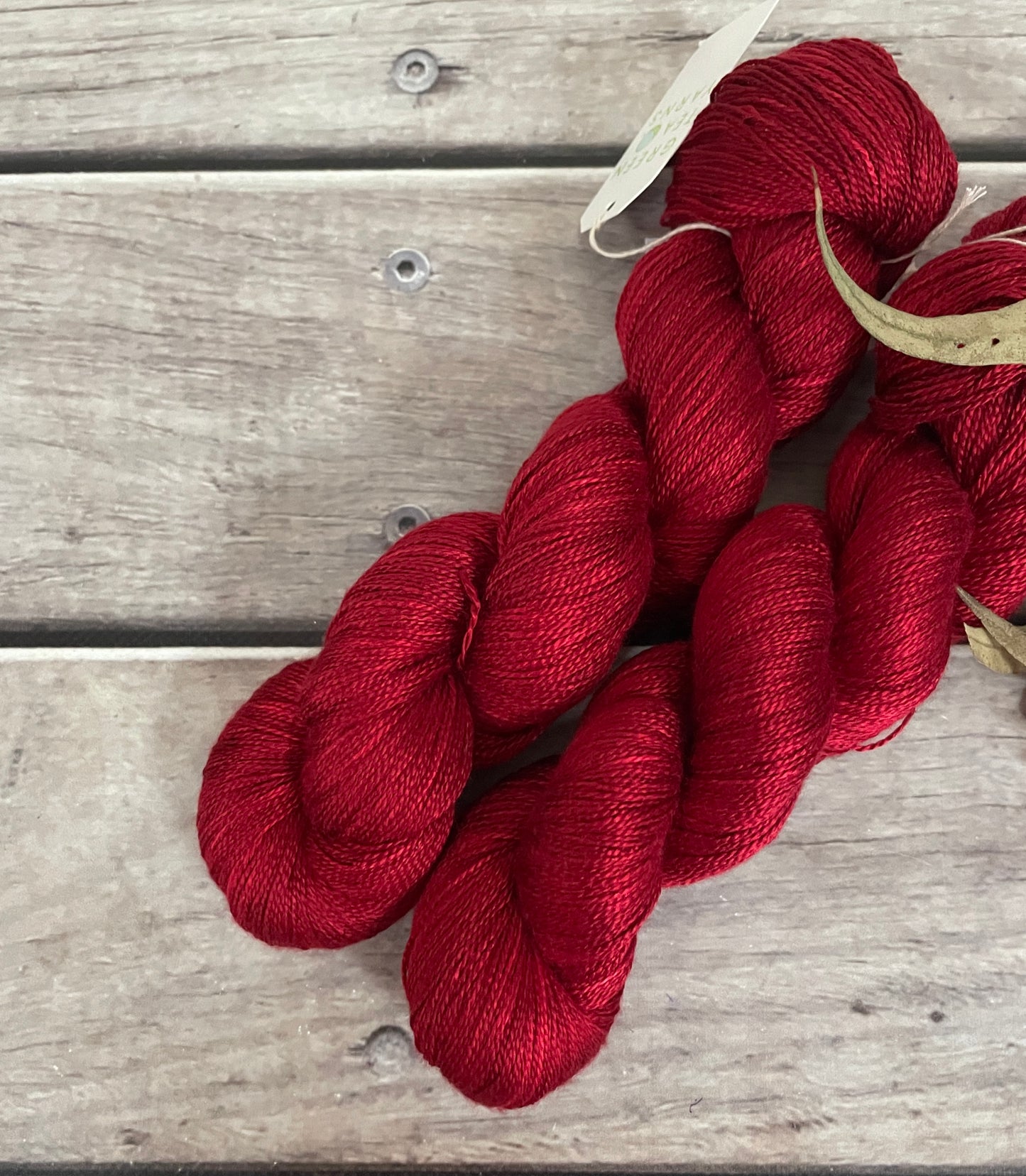 Dark Lacquer red - 3 ply in Mulberry silk - Ginseng hl