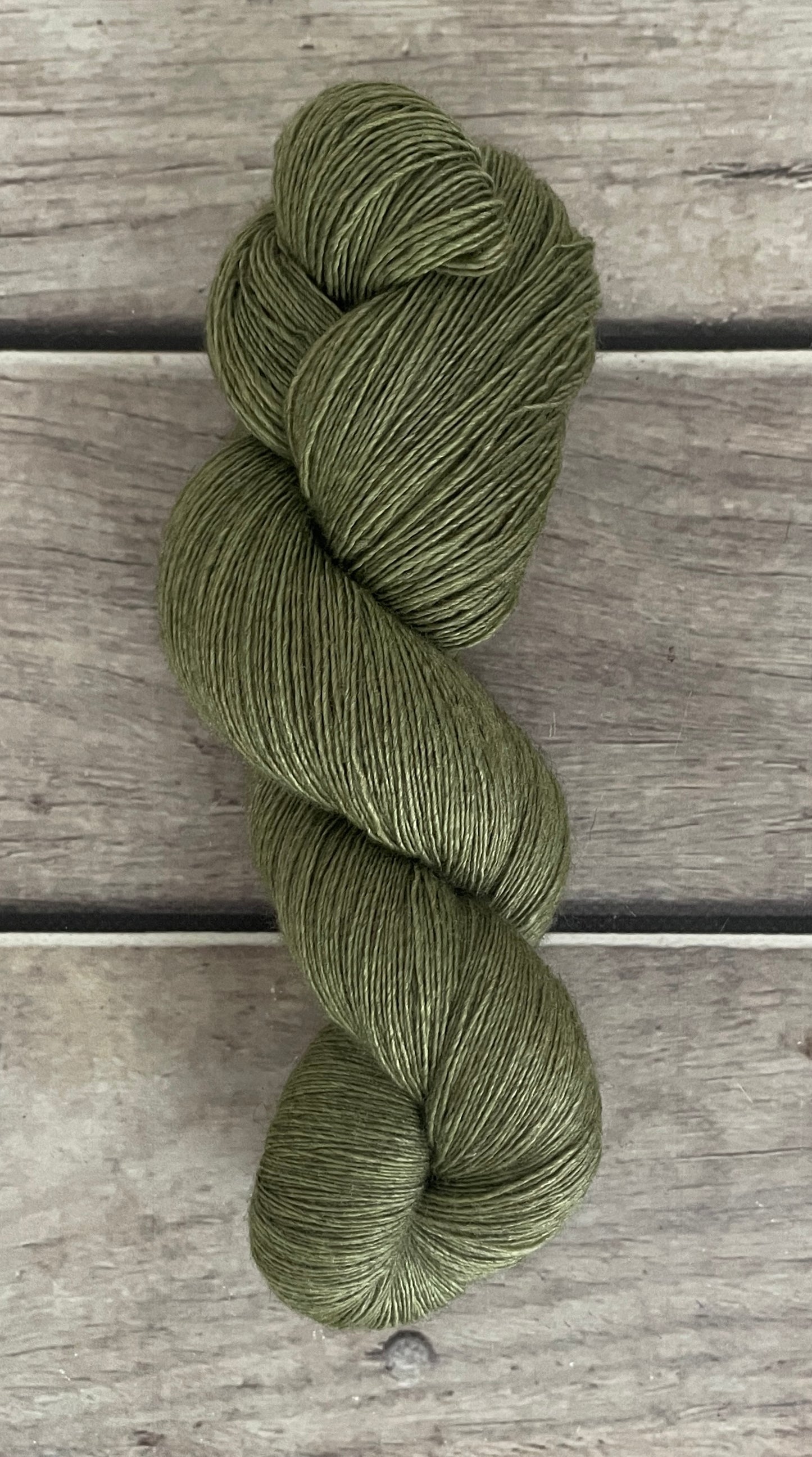 Moss ooak - 2 ply singles, Merino, silk, yak - Cassis l
