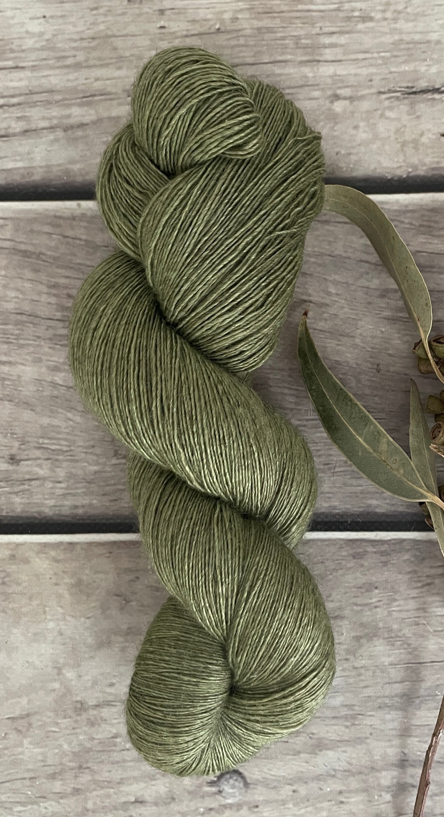 Moss ooak - 2 ply singles, Merino, silk, yak - Cassis l