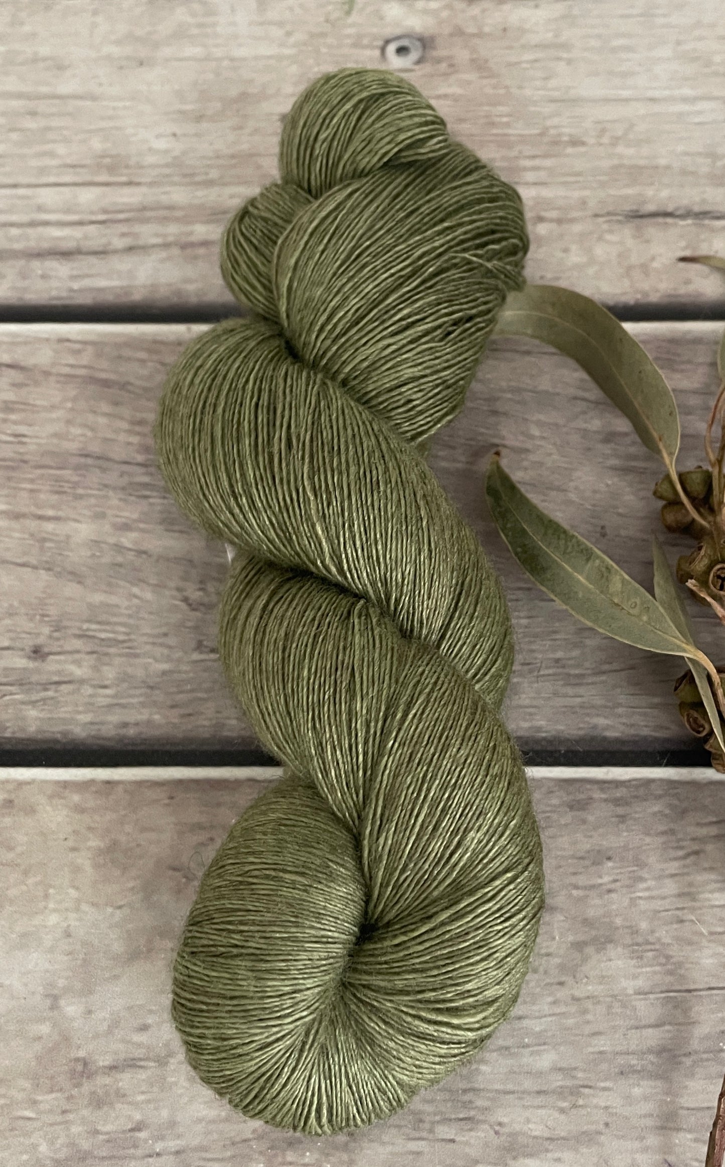 Moss ooak - 2 ply singles, Merino, silk, yak - Cassis l