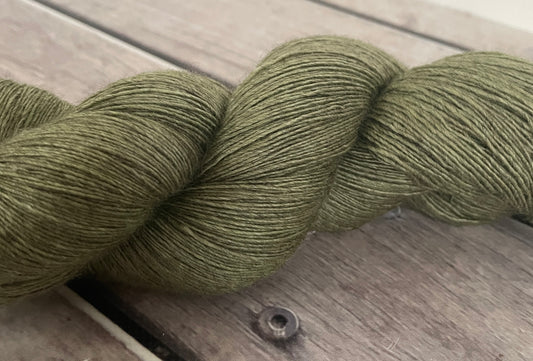 Moss ooak - 2 ply singles, Merino, silk, yak - Cassis l