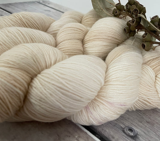 Pale Gold - 4 ply merino/nylon sock yarn - Darjeeling