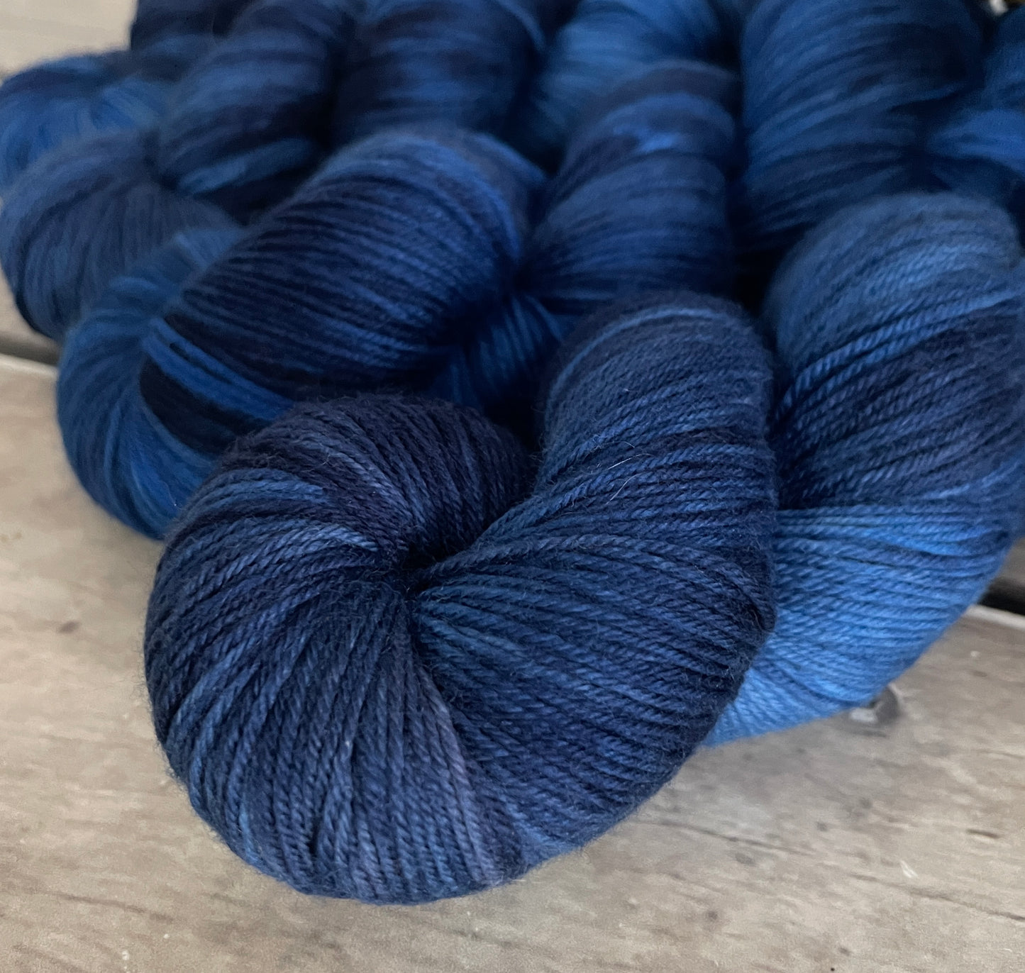 April Blues - sock yarn in merino and nylon - Darjeeling