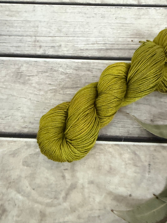 My Jade Bracelet - 4 ply in Mulberry silk - Pekoe f