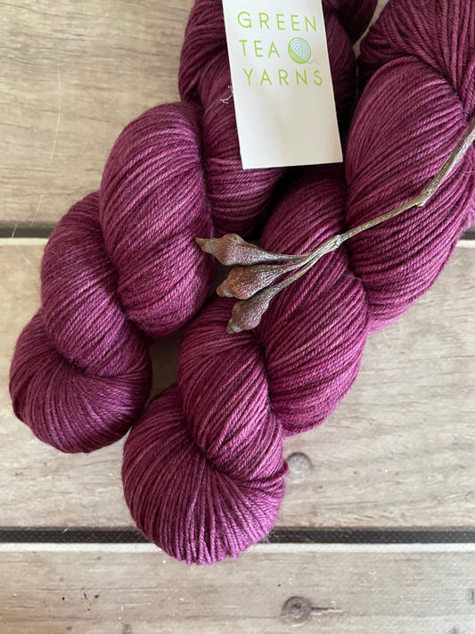 Rose wine - sock yarn in merino and nylon - Darjeeling