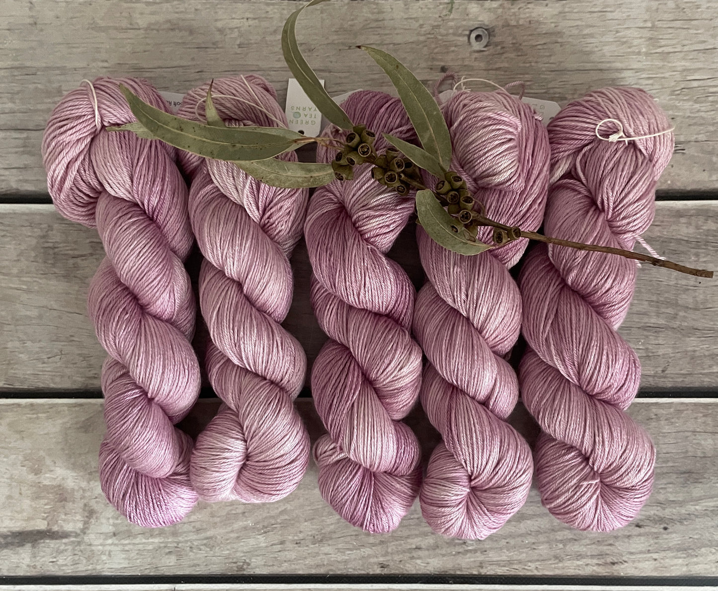Soft Rose - 4ply/fingering - silk and merino yarn - Jasmin 4