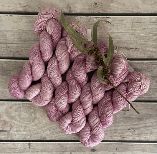 Soft Rose - 4ply/fingering - silk and merino yarn - Jasmin 4