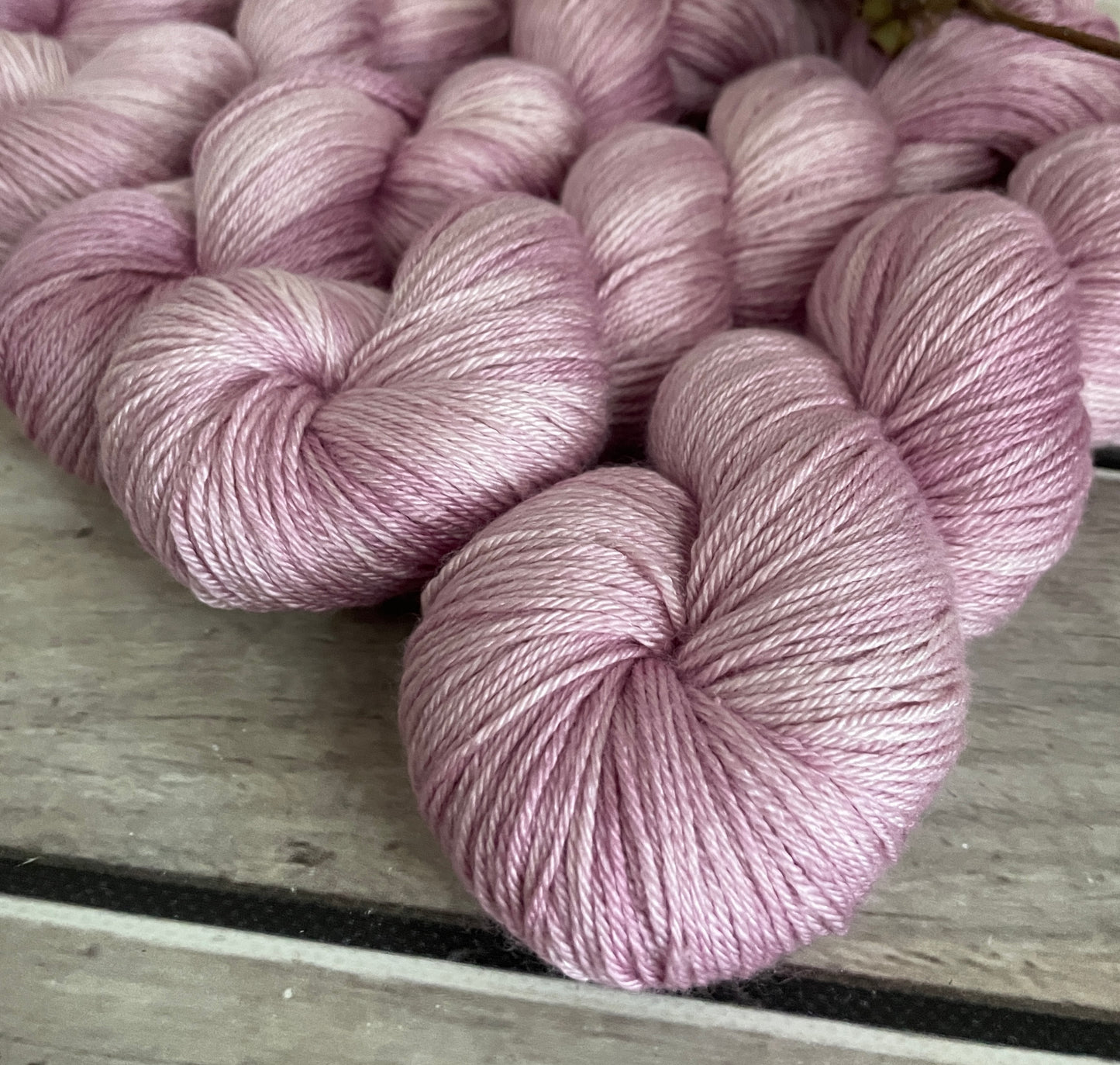 Soft Rose - 4ply/fingering - silk and merino yarn - Jasmin 4