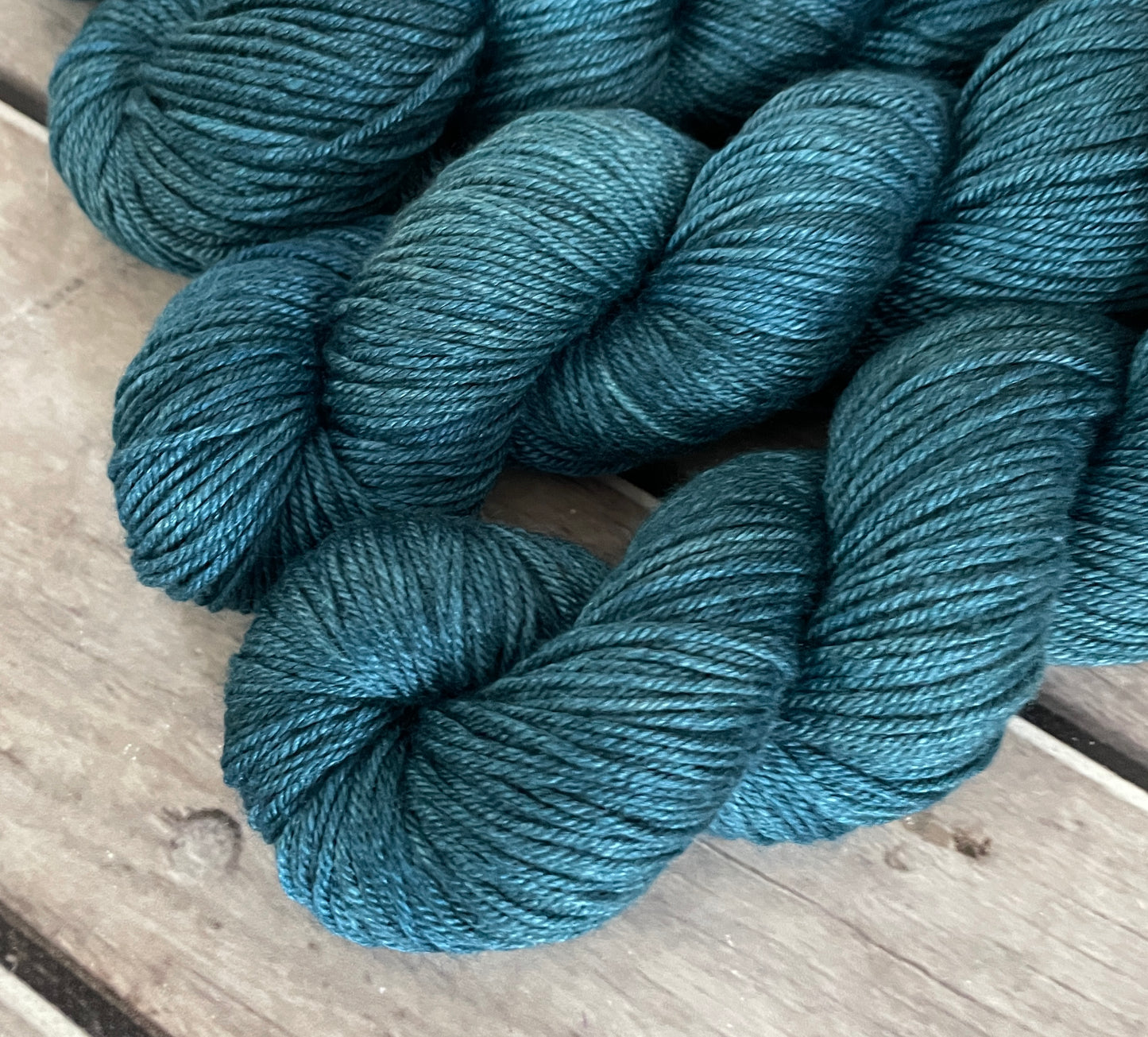Vintage Button ooak - 8 Ply - BFL and silk - Luschan DK