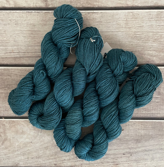 Vintage Button ooak - 8 Ply - BFL and silk - Luschan DK