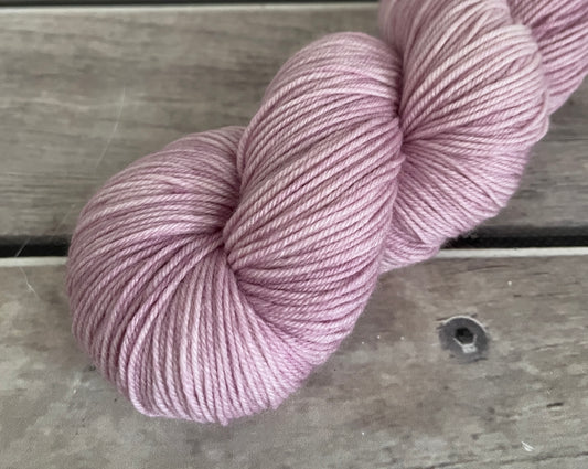Soft Rose - 4 ply sock yarn in merino and nylon - Darjeeling 4