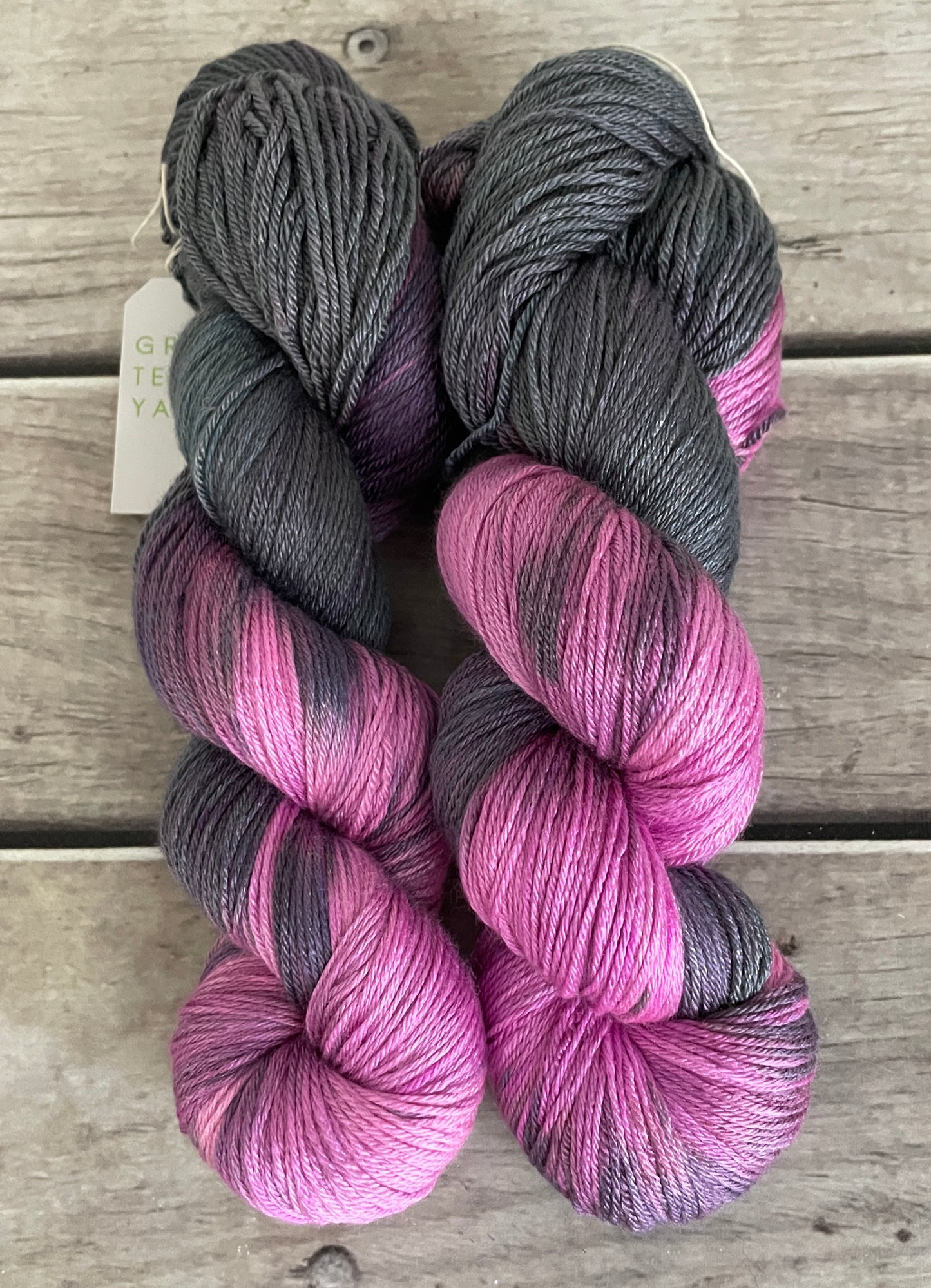 Pink Streak ooak - Merino/silk - 4 Ply - Jasmine