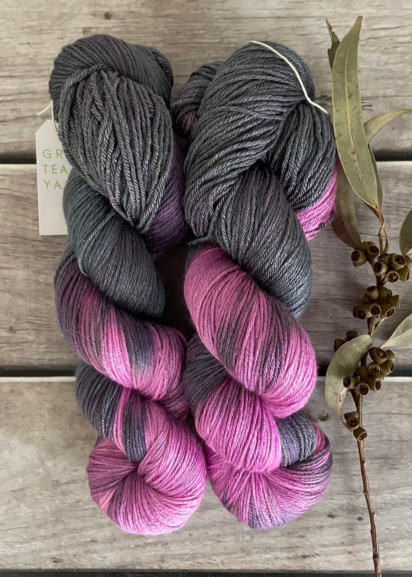 Pink Streak ooak - Merino/silk - 4 Ply - Jasmine