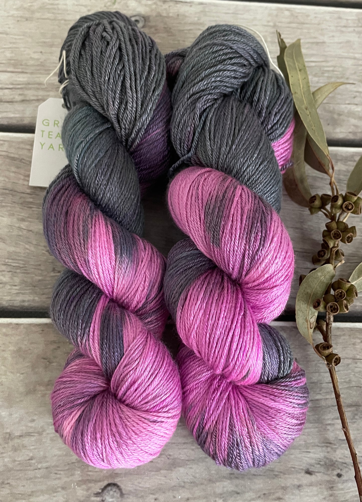 Pink Streak ooak - Merino/silk - 4 Ply - Jasmine
