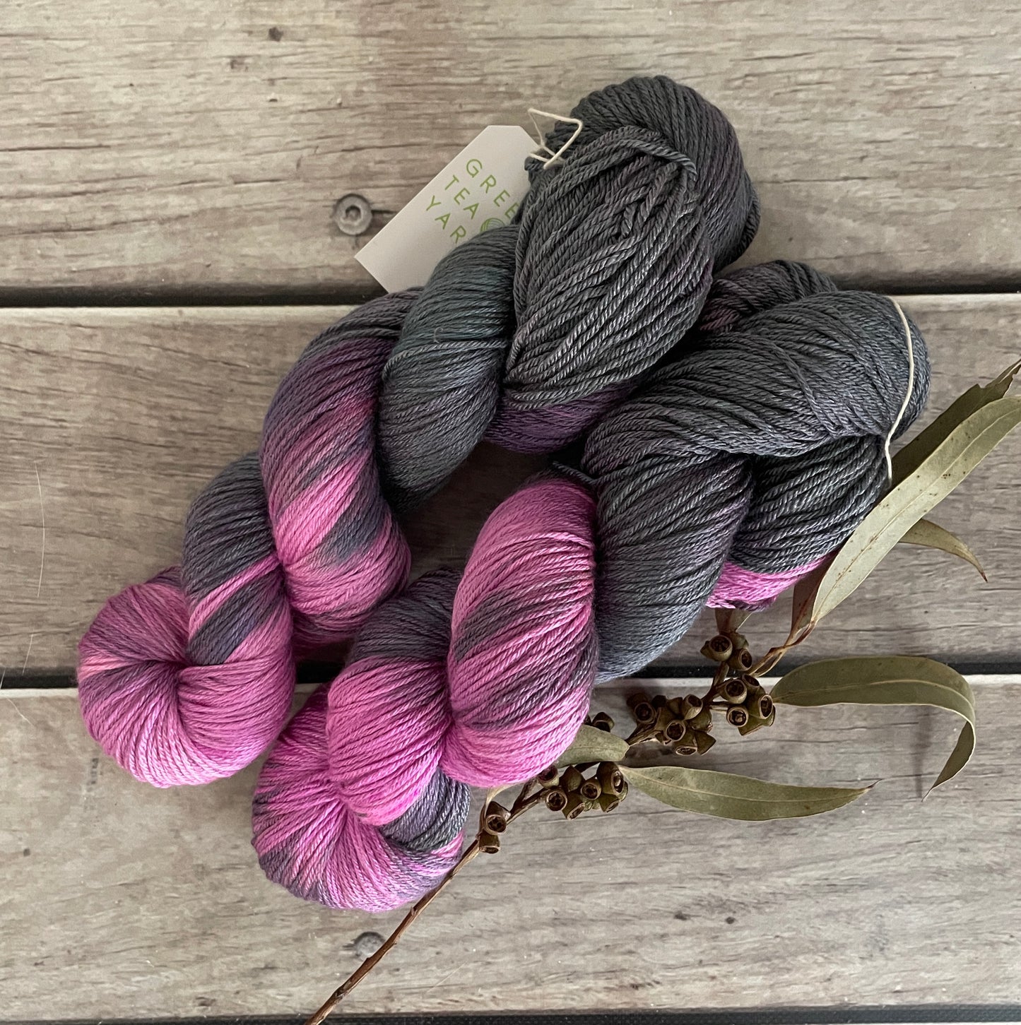 Pink Streak ooak - Merino/silk - 4 Ply - Jasmine