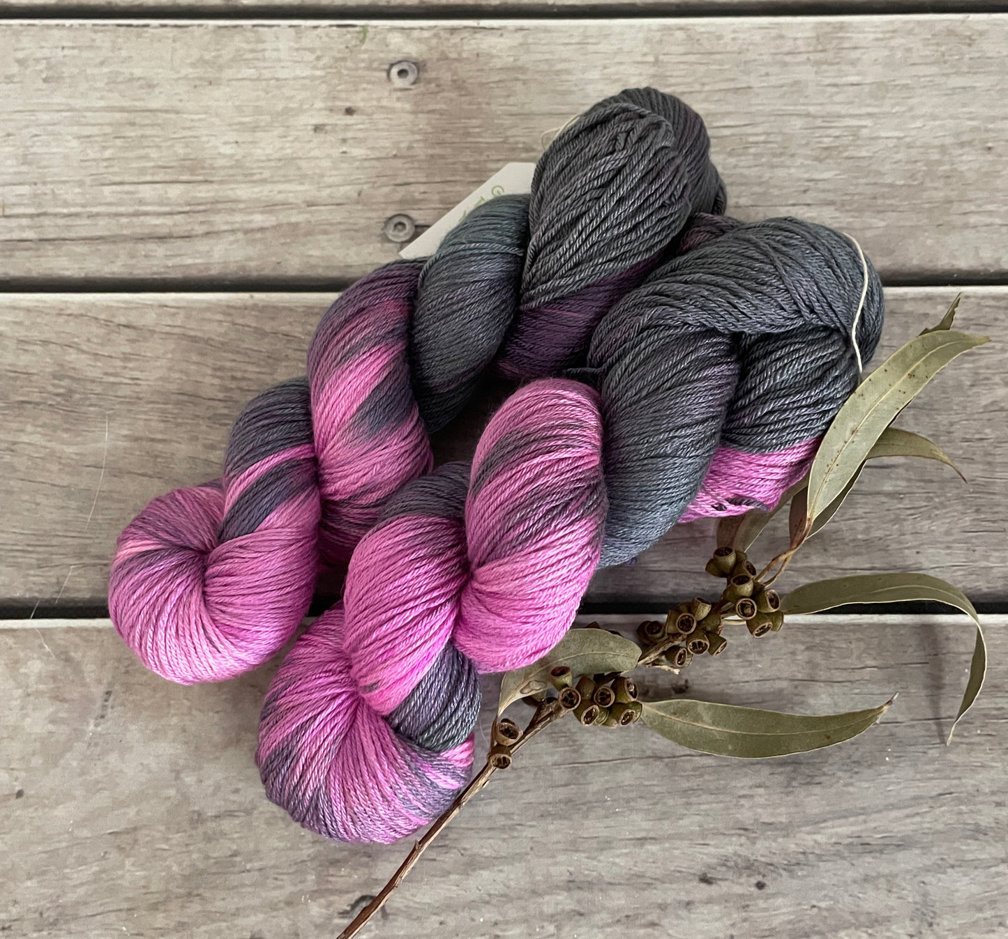 Pink Streak ooak - Merino/silk - 4 Ply - Jasmine