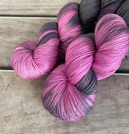 Pink Streak ooak - Merino/silk - 4 Ply - Jasmine