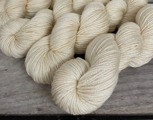 Dark Buttercream ooak - Jasmine DK