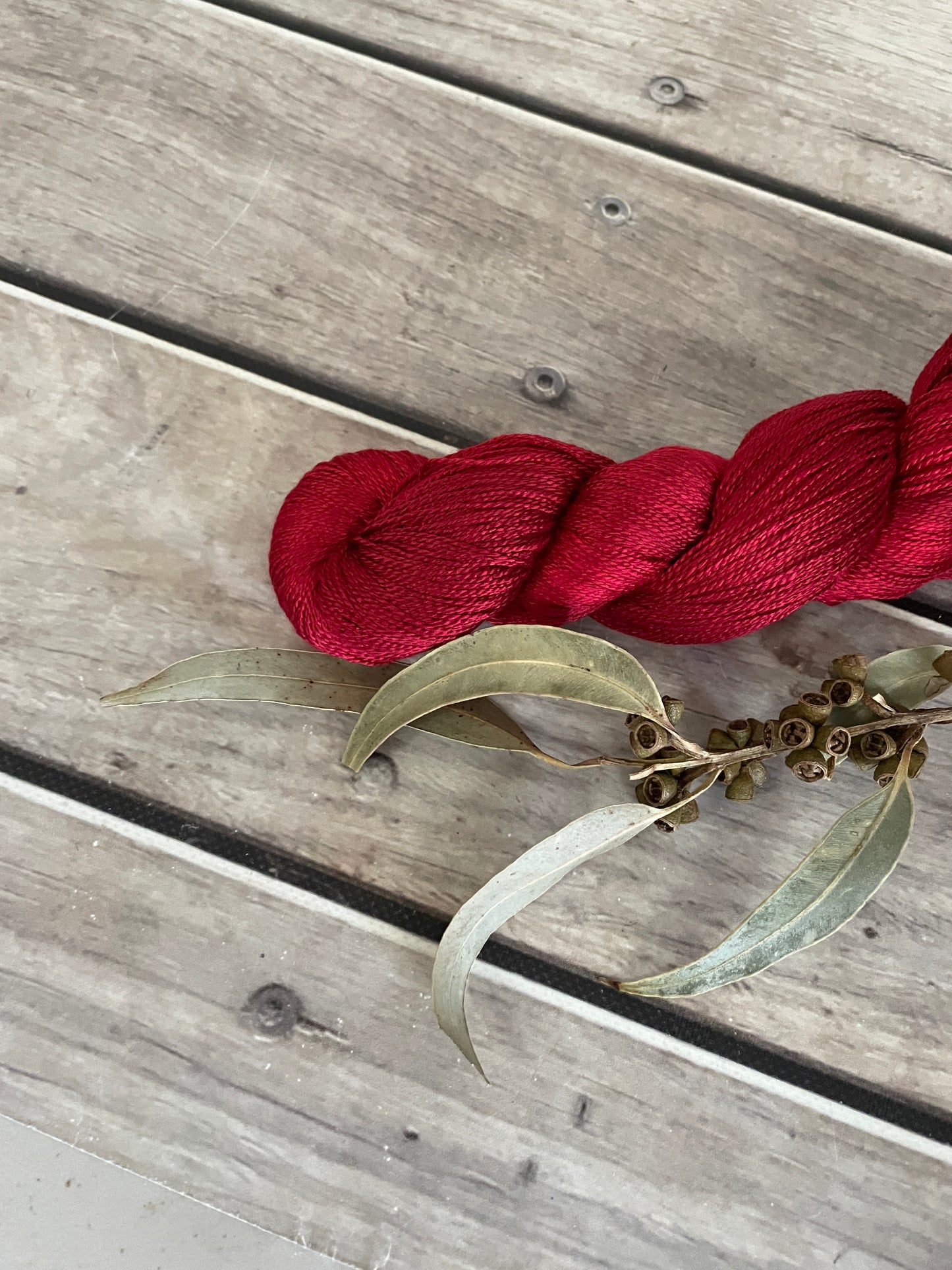 Dark Lacquer red - 3 ply in Mulberry silk - Ginseng hl