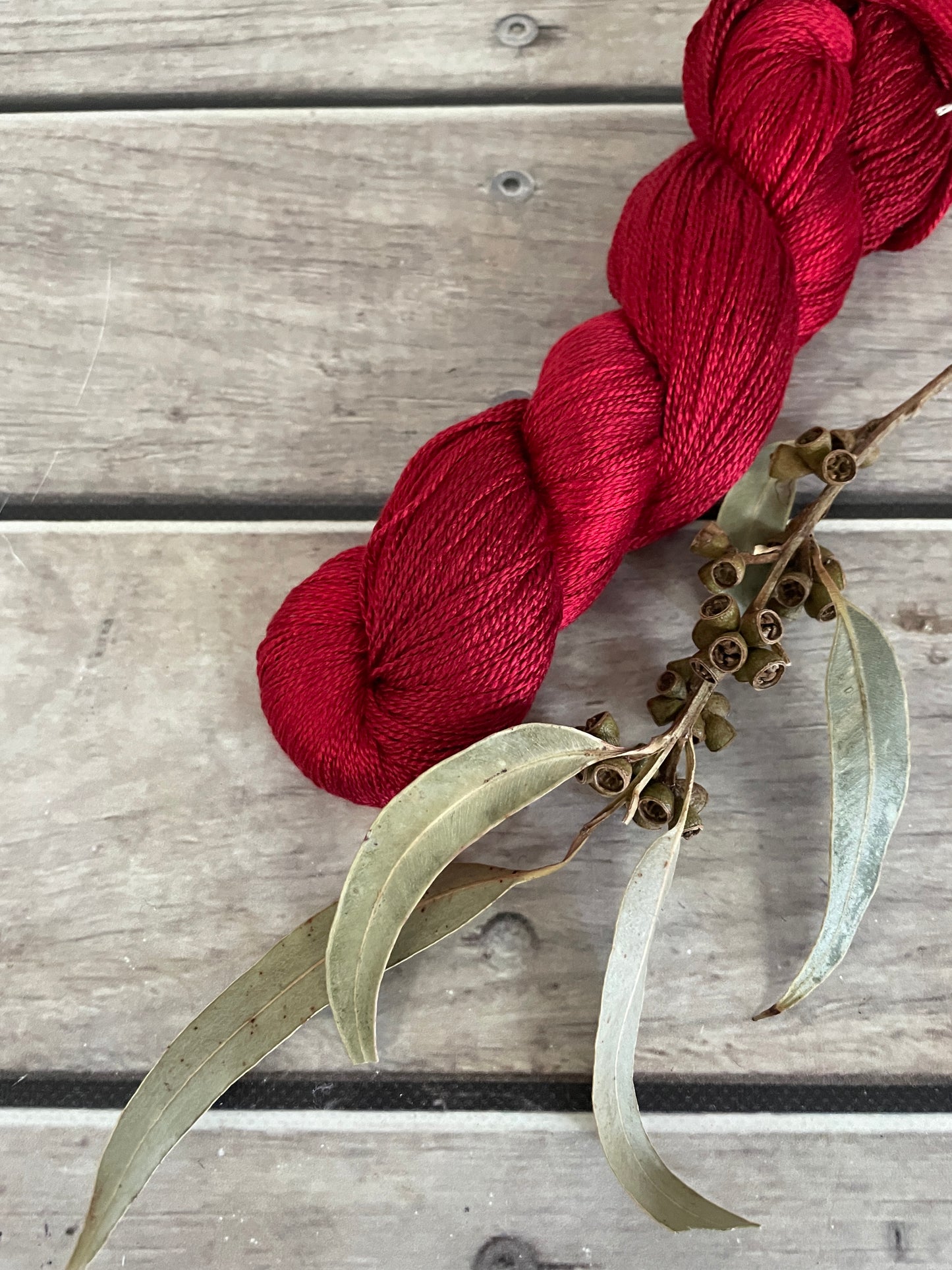 Dark Lacquer red - 3 ply in Mulberry silk - Ginseng hl